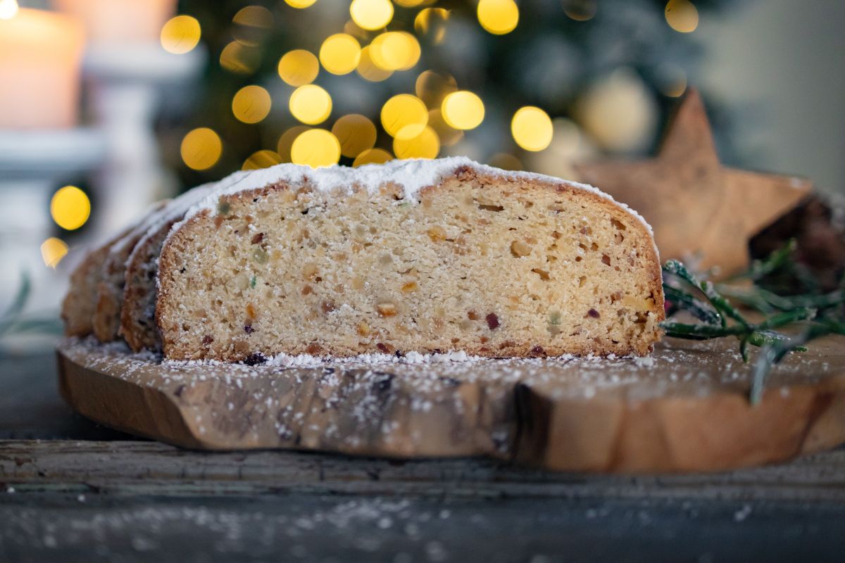 Butter almond stollen with topping, 1,000 g